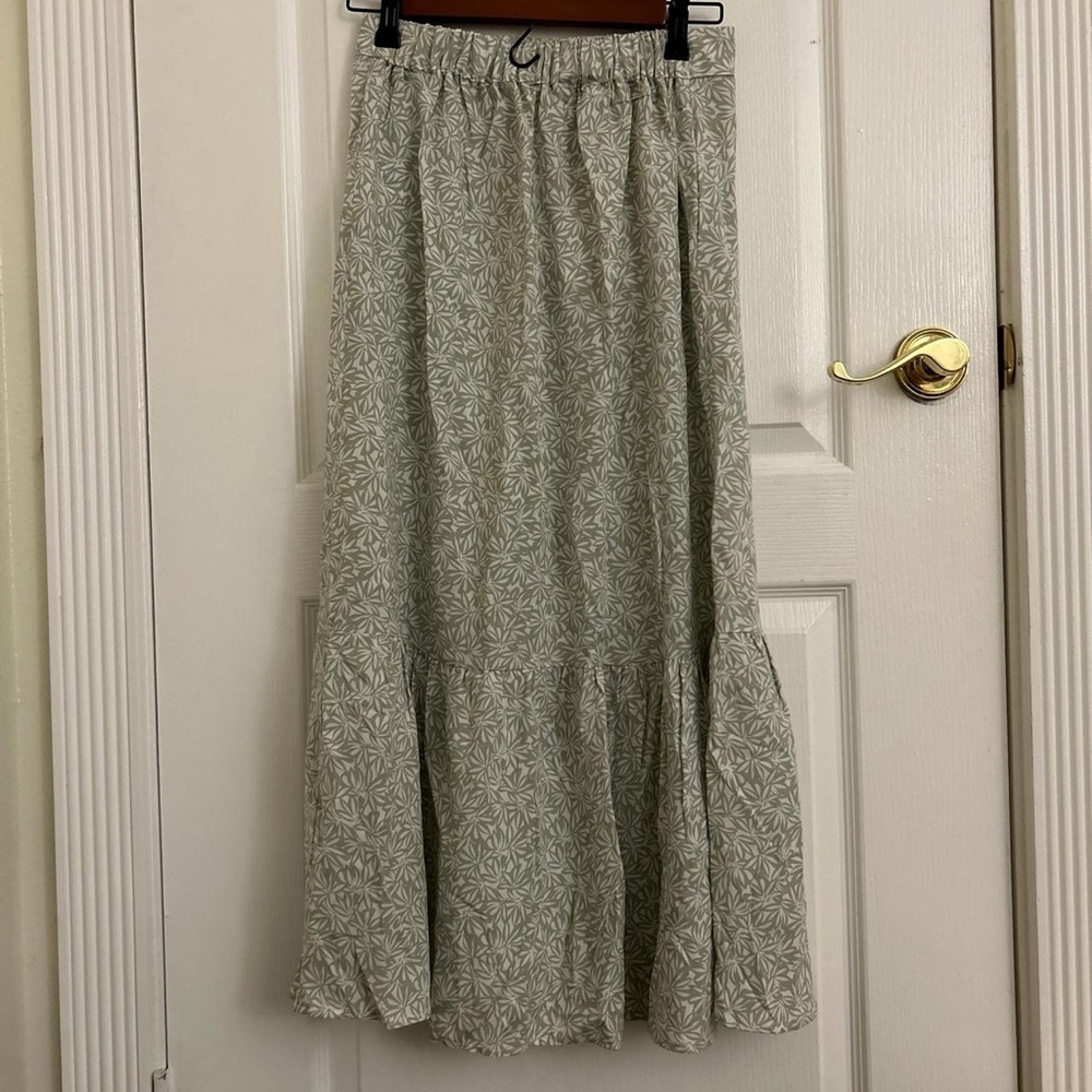 Colin's light green floral skirt with buttons (XS)